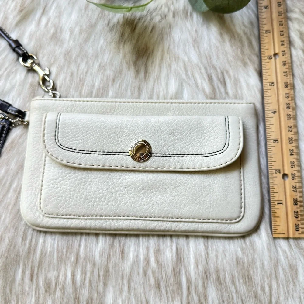 Coach Off-White Wristlet - Picture 8 of 8